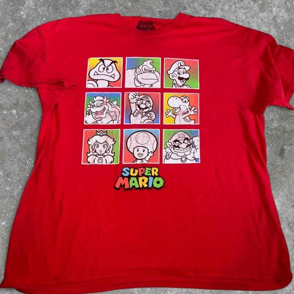 Super Mario graphic t-shirt in size XL featuring classic Super Mario artwork